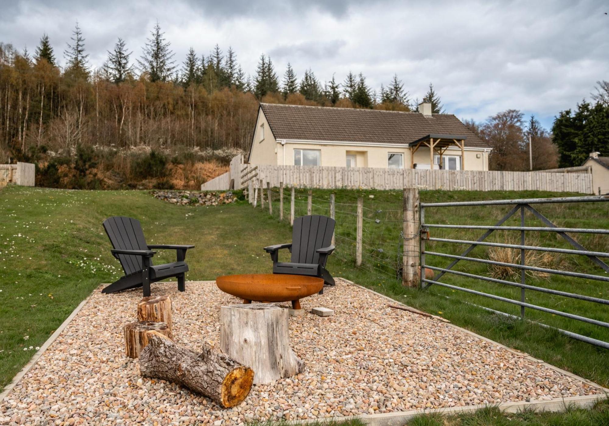Loch Ness Cottage Fort Augustus Exterior photo